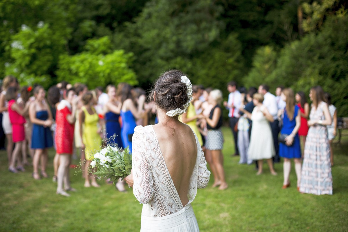 bride tossing flowers